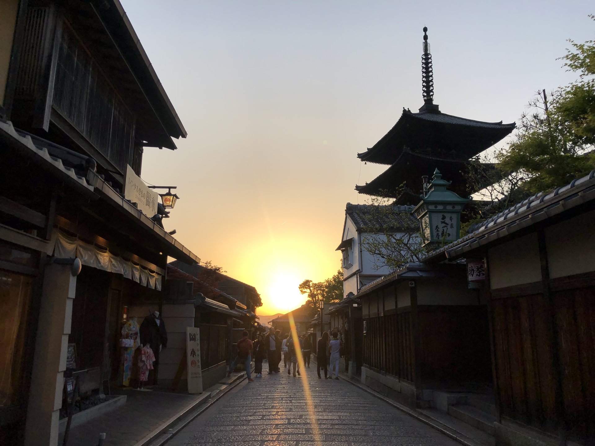 京都絶対外さない夜デート♡八坂の塔で夜景・ディナーはミシュラン獲得「むろまち加地」
