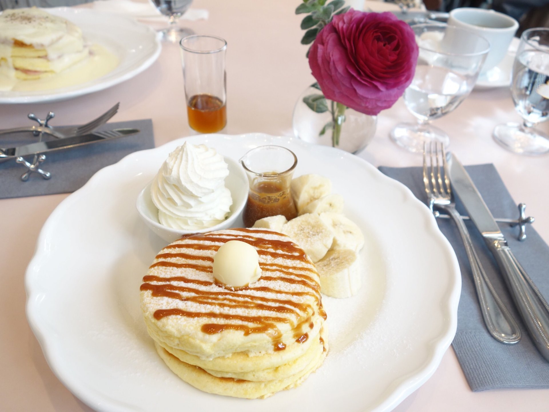 表参道にあるプリンセス空間のホットケーキのお店