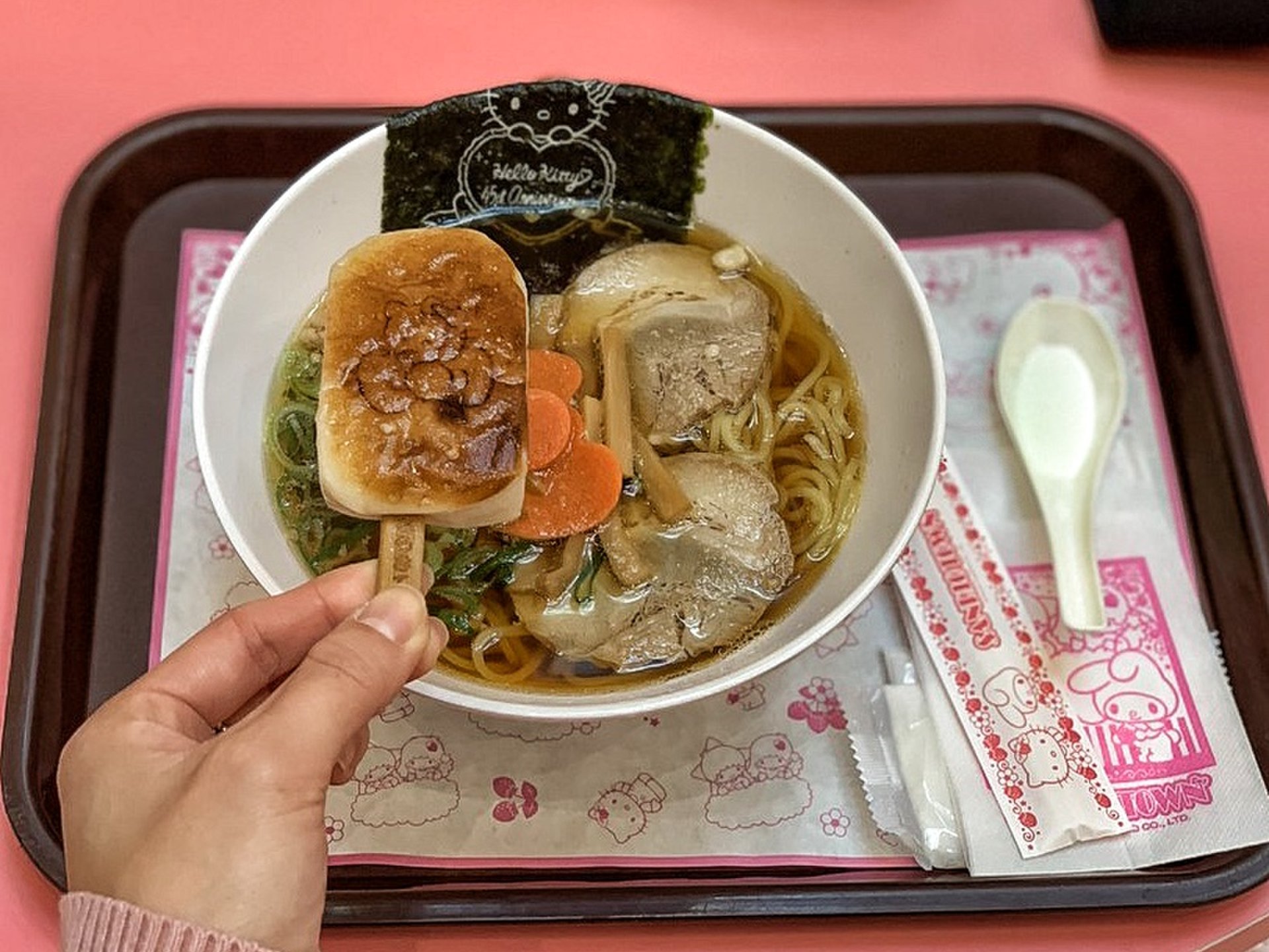 キティの醤油ラーメンが可愛くて絶品「ふわもこタウン」ピューロランドのランチ