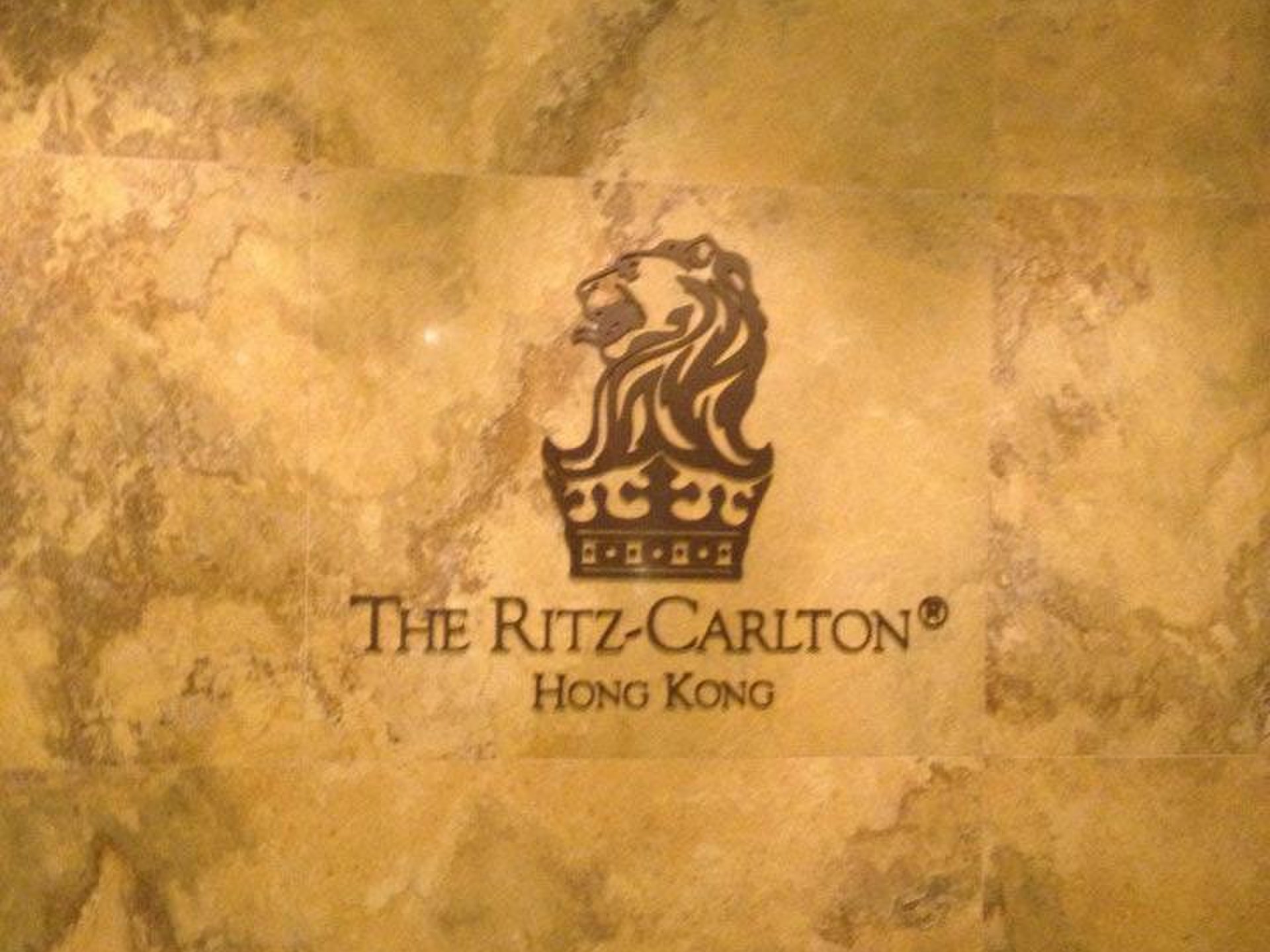 高層過ぎて逆に有り難みがない夜景が広がる香港リッツをはじめとした香港ホテル巡り。