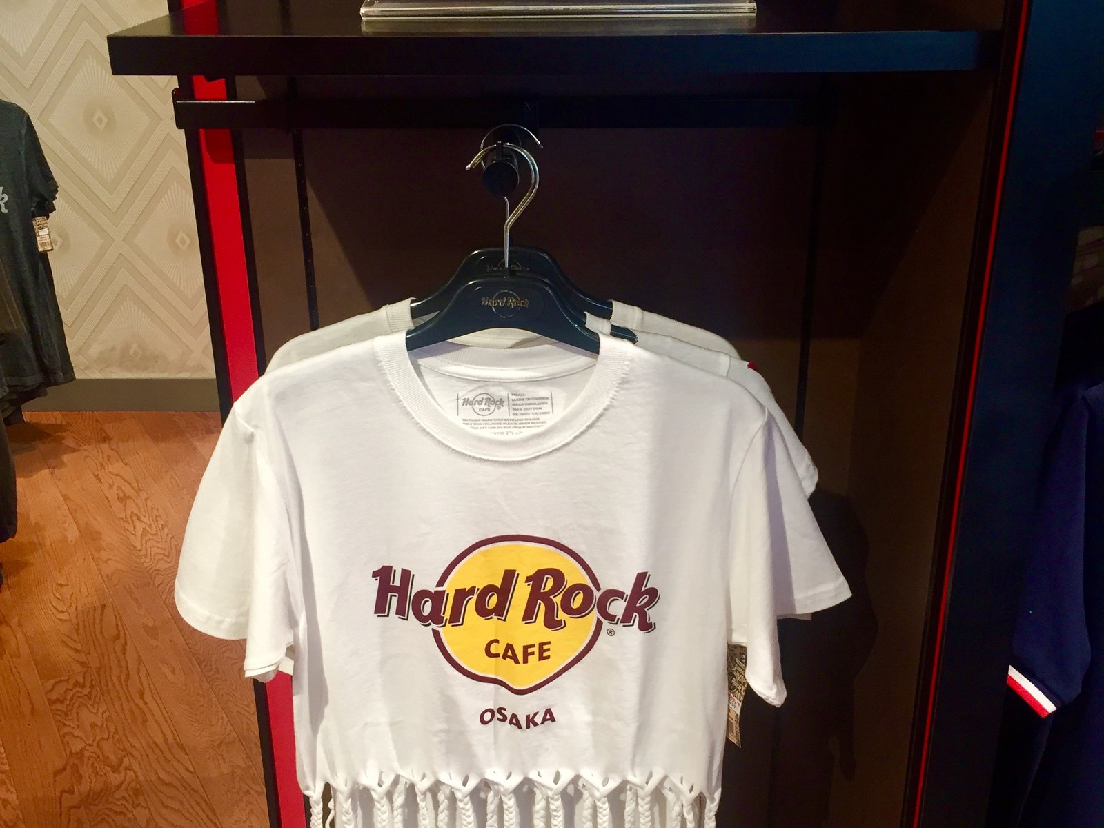 大阪ハードロックカフェで 世界で1枚のtシャツを購入 限定カラーやハローキティtシャツも Playlife プレイライフ