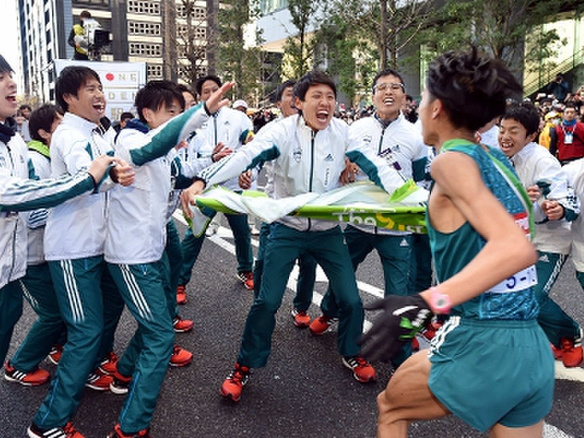 【優勝校の在学生が伝授！】箱根駅伝はここで見るべし！最高の見どころとその後の美味しいもんじゃ焼き♪