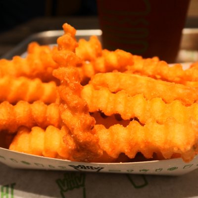 SHAKE SHACK 梅田阪神店（シェイクシャック）