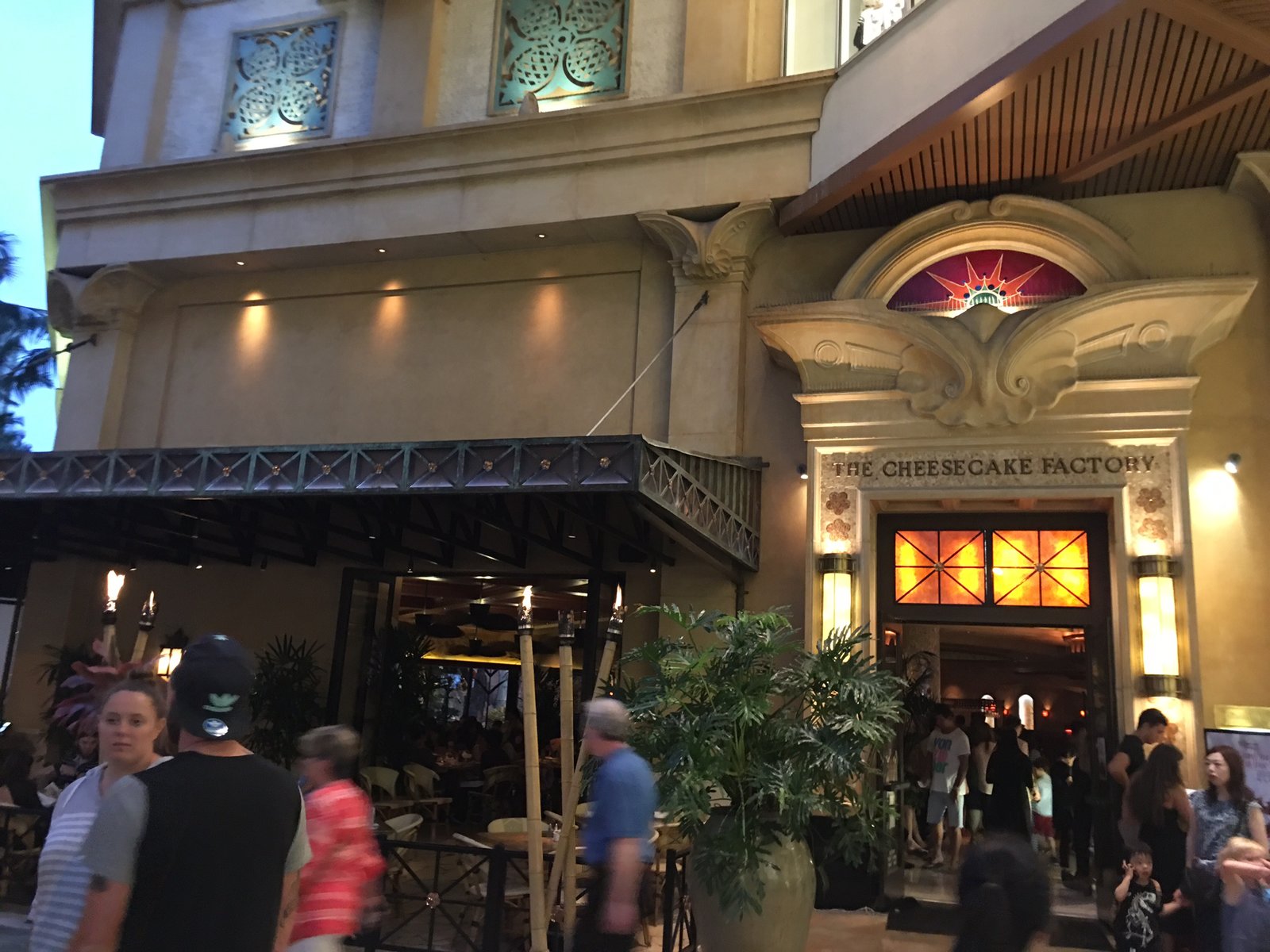 The Cheesecake Factory Honolulu （チーズケーキファクトリー） 