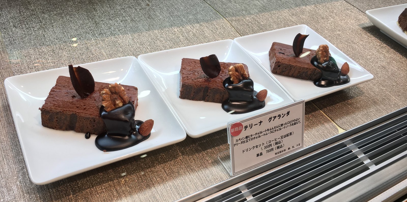 梅田 カフェ 食器からこだわった ちょっとリッチなチョコレート専門店 Playlife プレイライフ