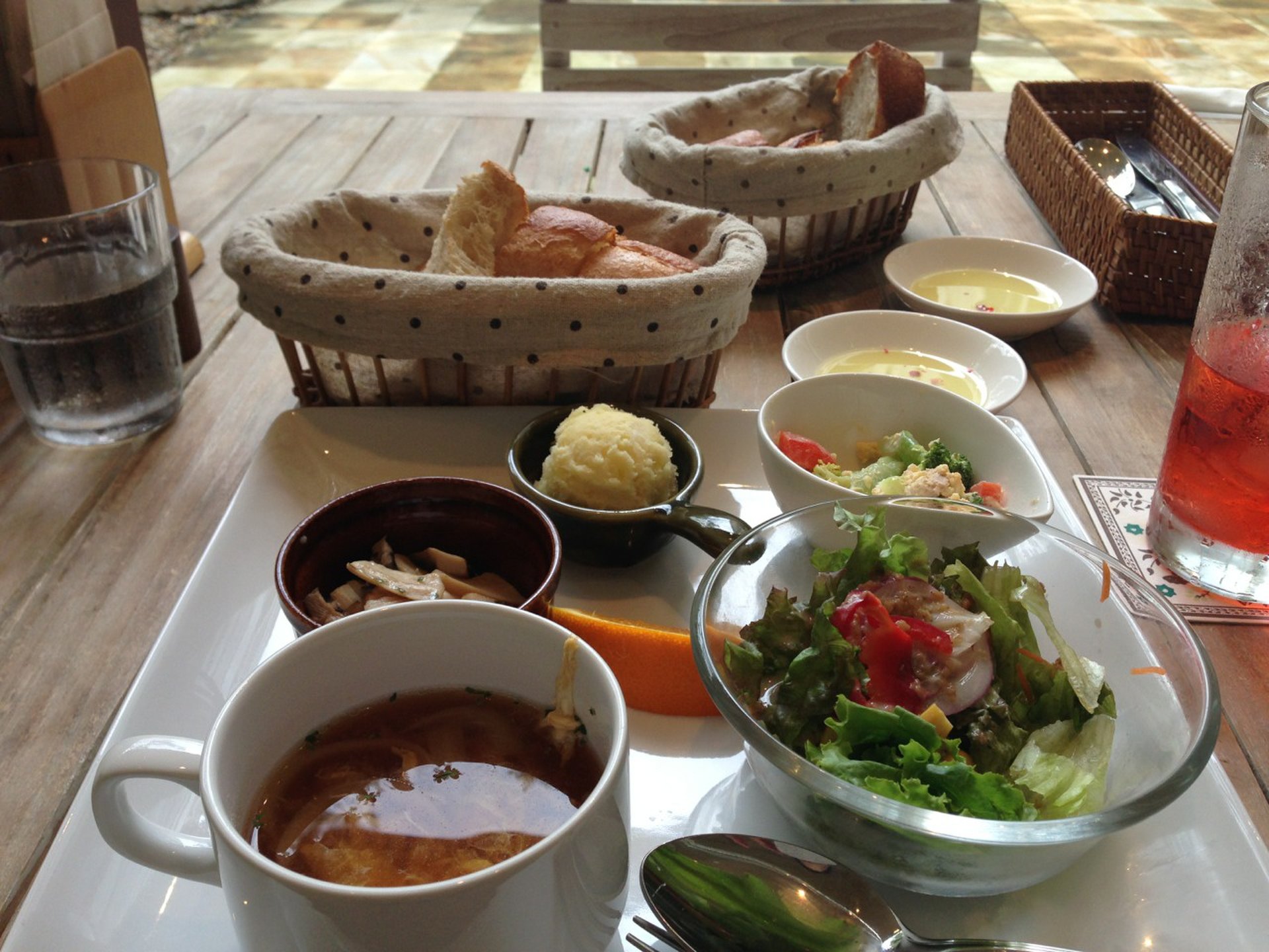 品川駅「高輪口」周辺・リラックスできる広々としたオーガニックレストラン・カフェを紹介♪