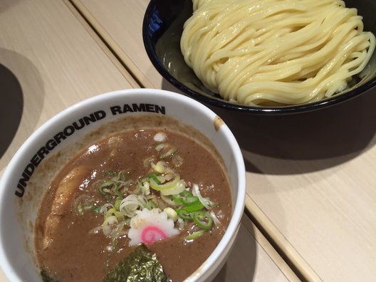 アンダーグラウンド ラーメン 頑者 コクーンシティ店