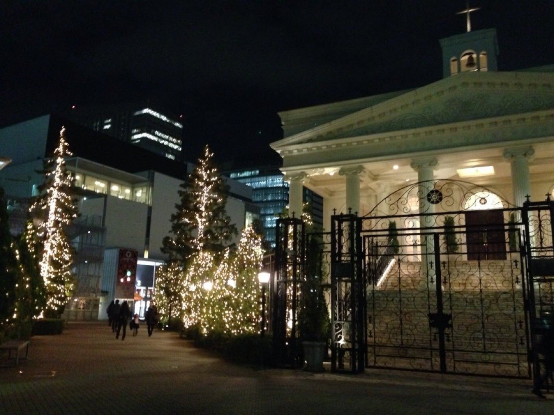 【横浜クリスマスデートにおすすめコース】夜景が綺麗なディナースポットからイルミネーションへ！