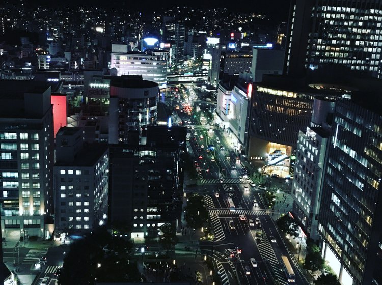 三宮駅から徒歩7分 駅近 地上24階から神戸の夜景を満喫 無料の夜景スポット Playlife プレイライフ