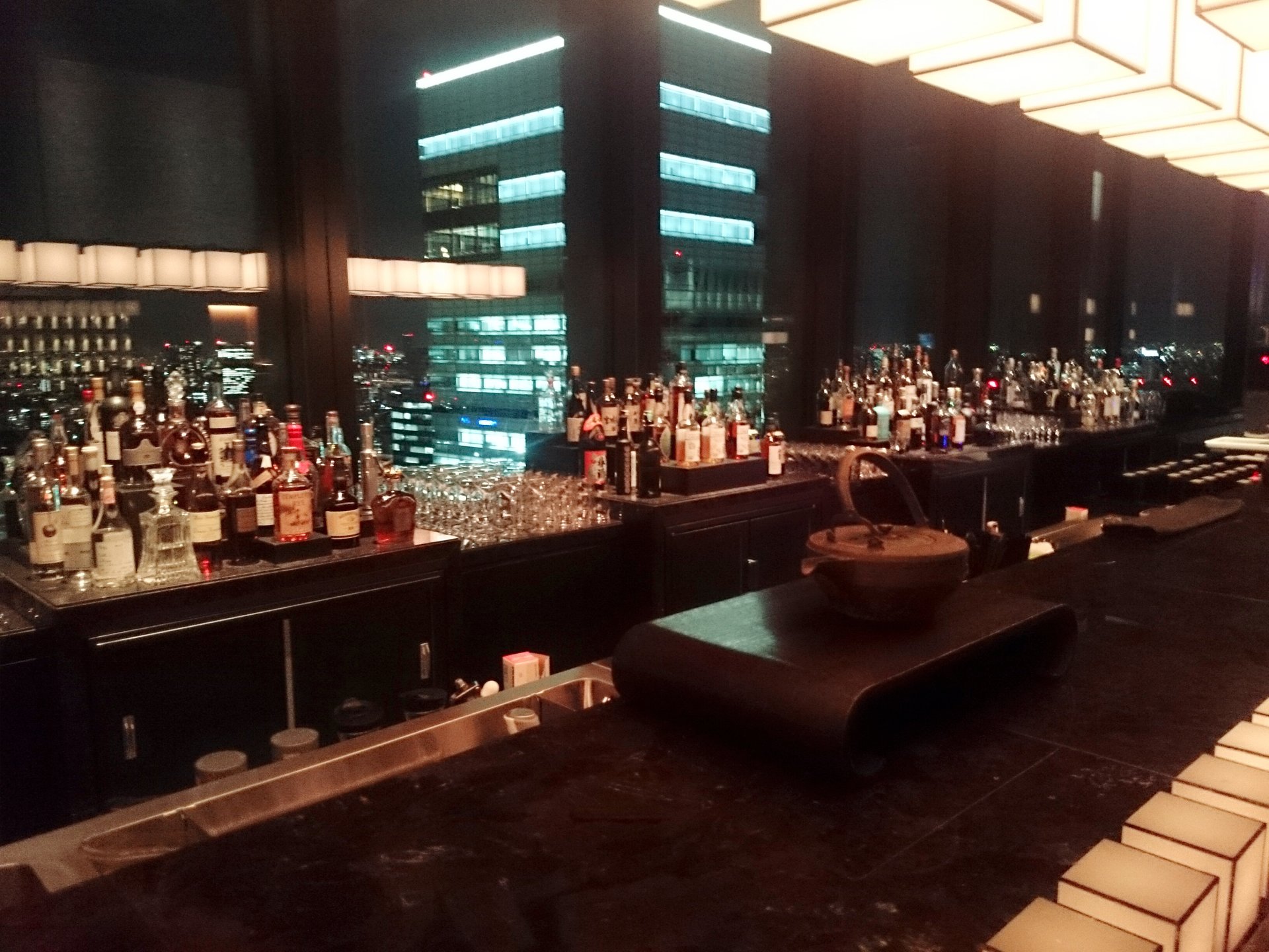 ラグジュアリーホテル【アマン東京】のバーで大人デート。夜景を一望！都会のリゾート