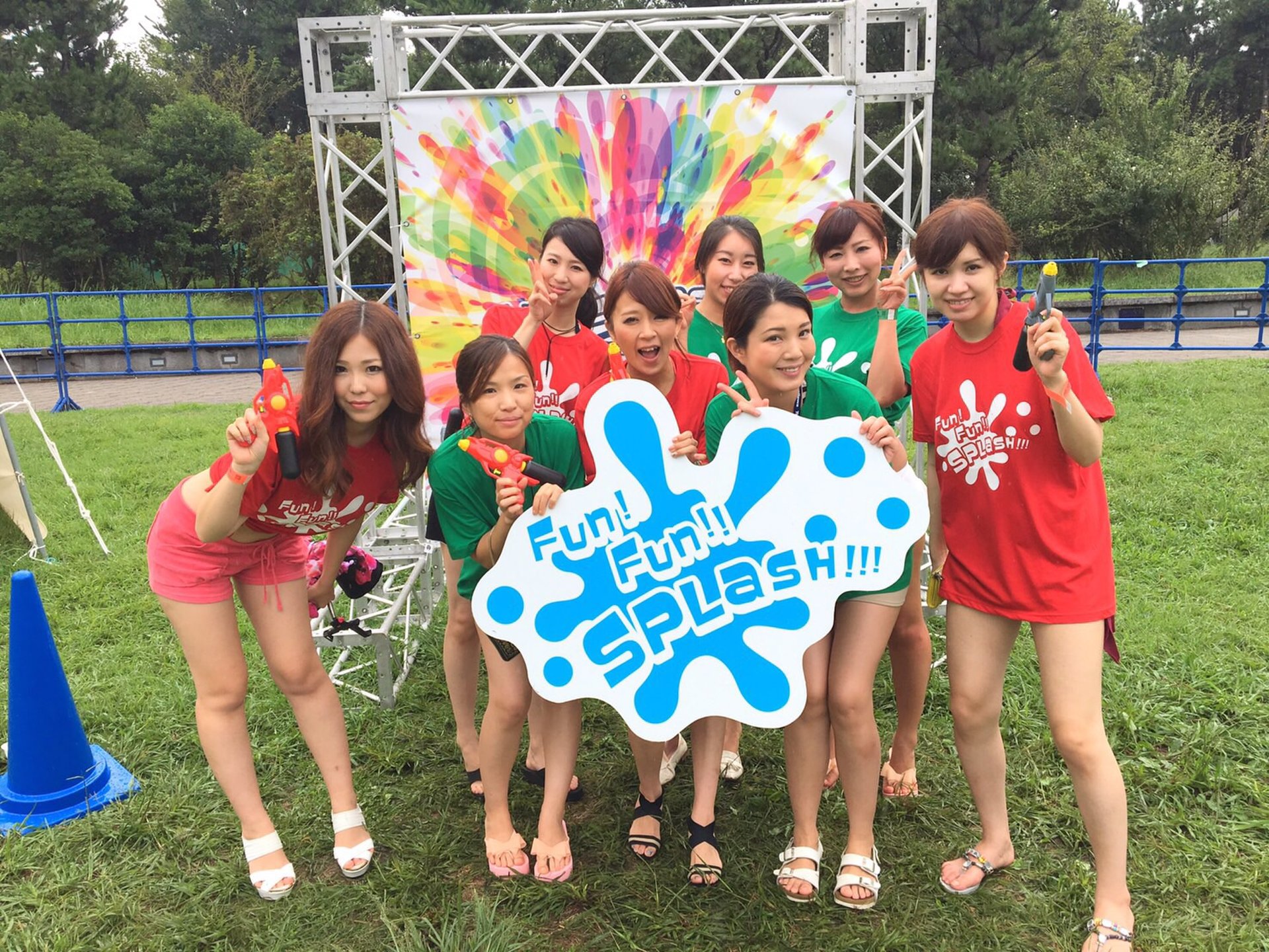 この夏話題の水ぶっかけバトル×音楽フェスの融合【ファンファンスプラッシュ】でビショ濡れ女子会