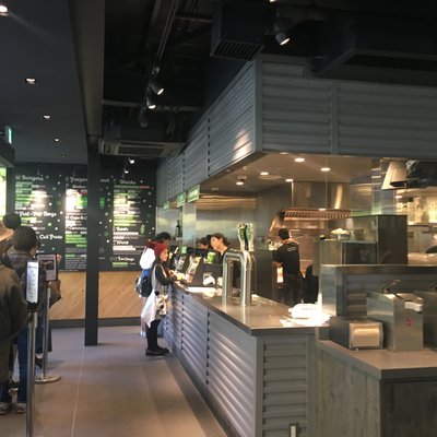 SHAKE SHACK 外苑いちょう並木店（シェイクシャック）