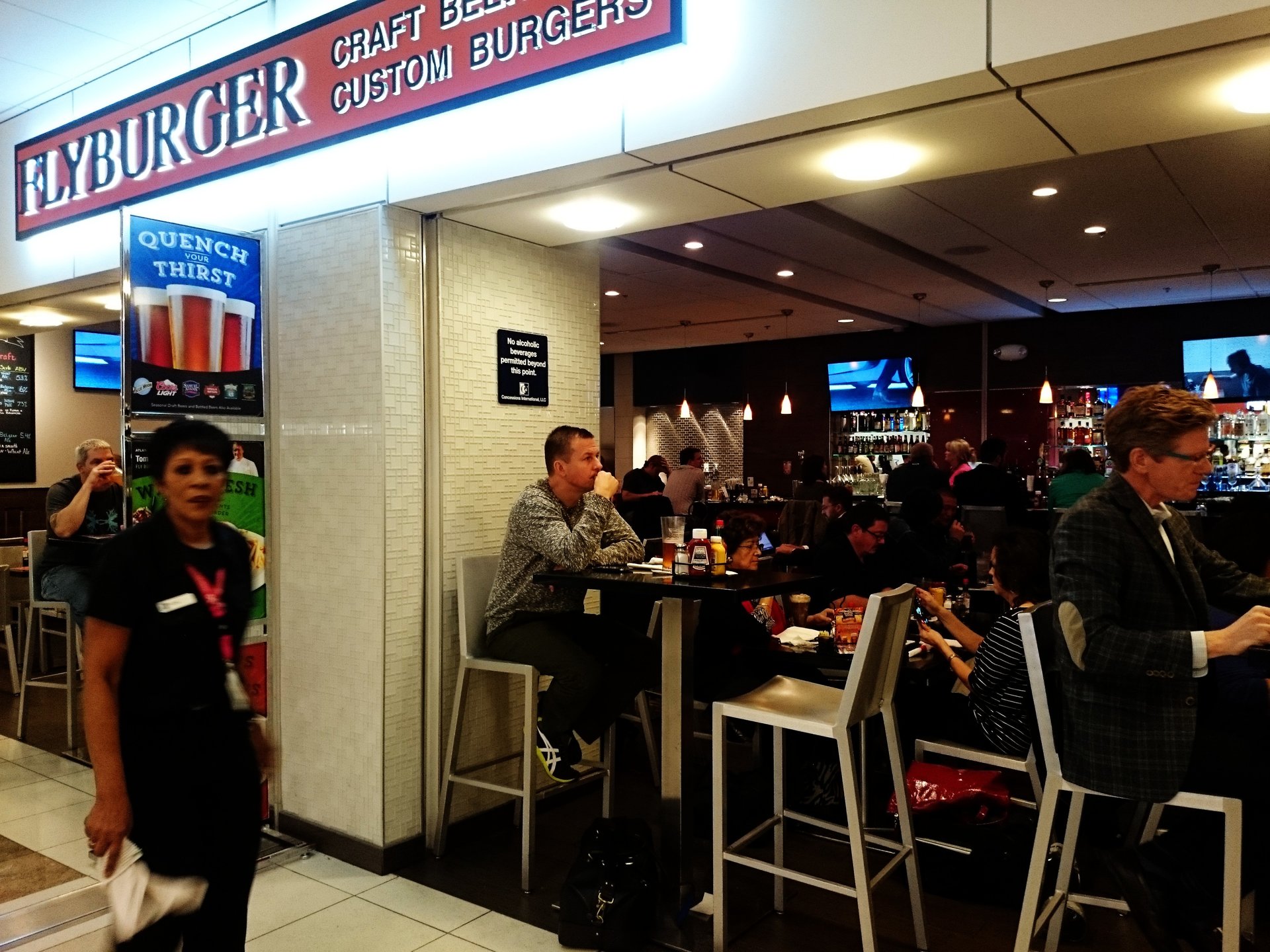 アトランタ空港でトランジット時におすすめ安め人気カフェ☆500円以下 Fly burger  