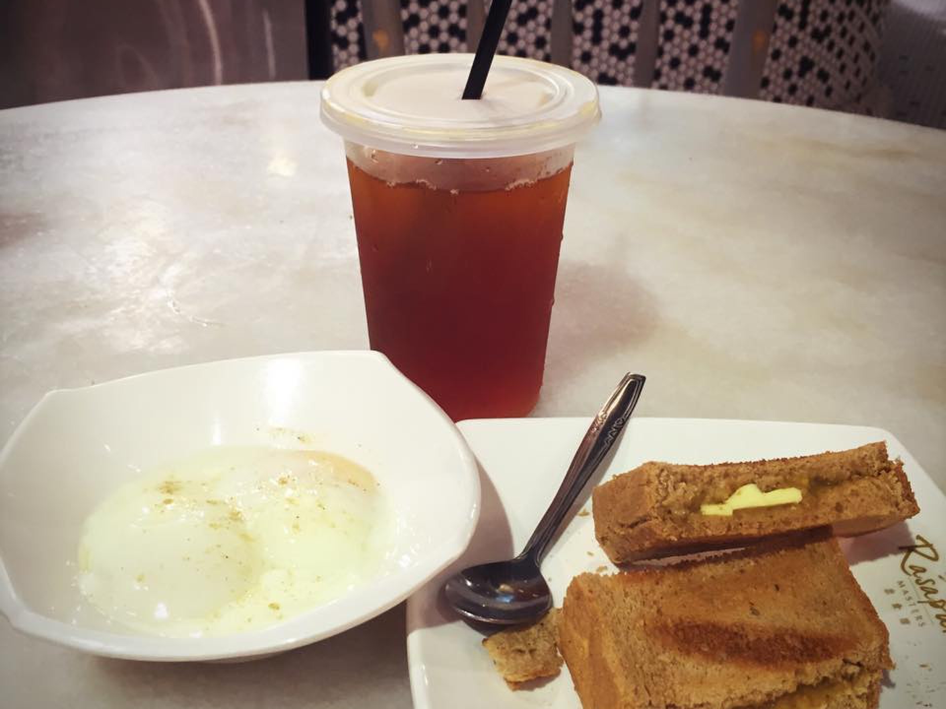 姉妹でシンガポール☆早朝ならマリーナベイサンズでのフードコートで名物・カヤトースト朝食を！