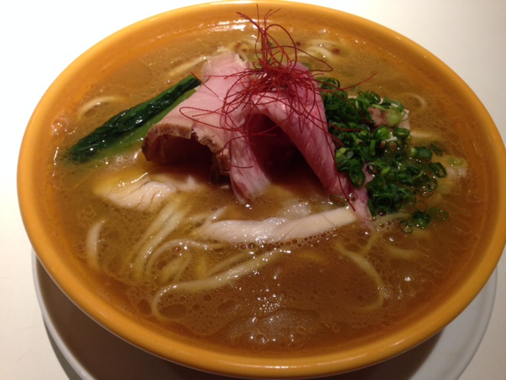 札幌 ラーメンWaker北海道4位の人気店【Q】道産小麦と鶏スープが美味！札幌駅近でアクセス◎