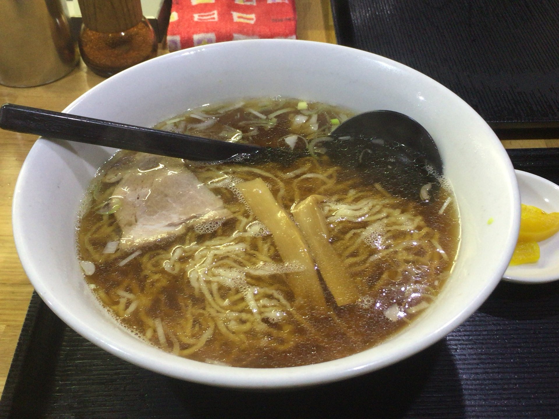 【え、このご時世に300円のラーメン？！】銀座ナインB1のらーめん三吉で食べる昭和の醤油ラーメン！