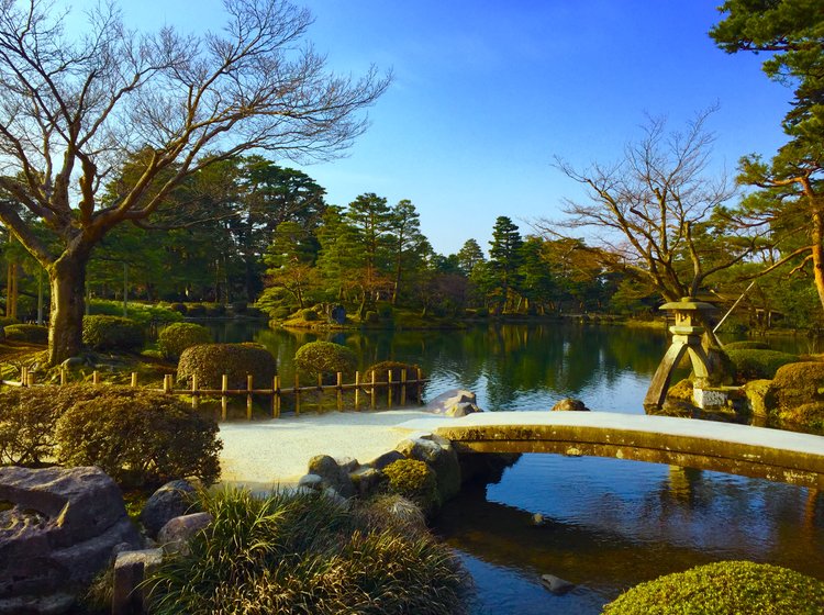 金沢に行ったら必ず行きたい有名スポット解説 広すぎる大名庭園兼六園の見どころとは Playlife プレイライフ