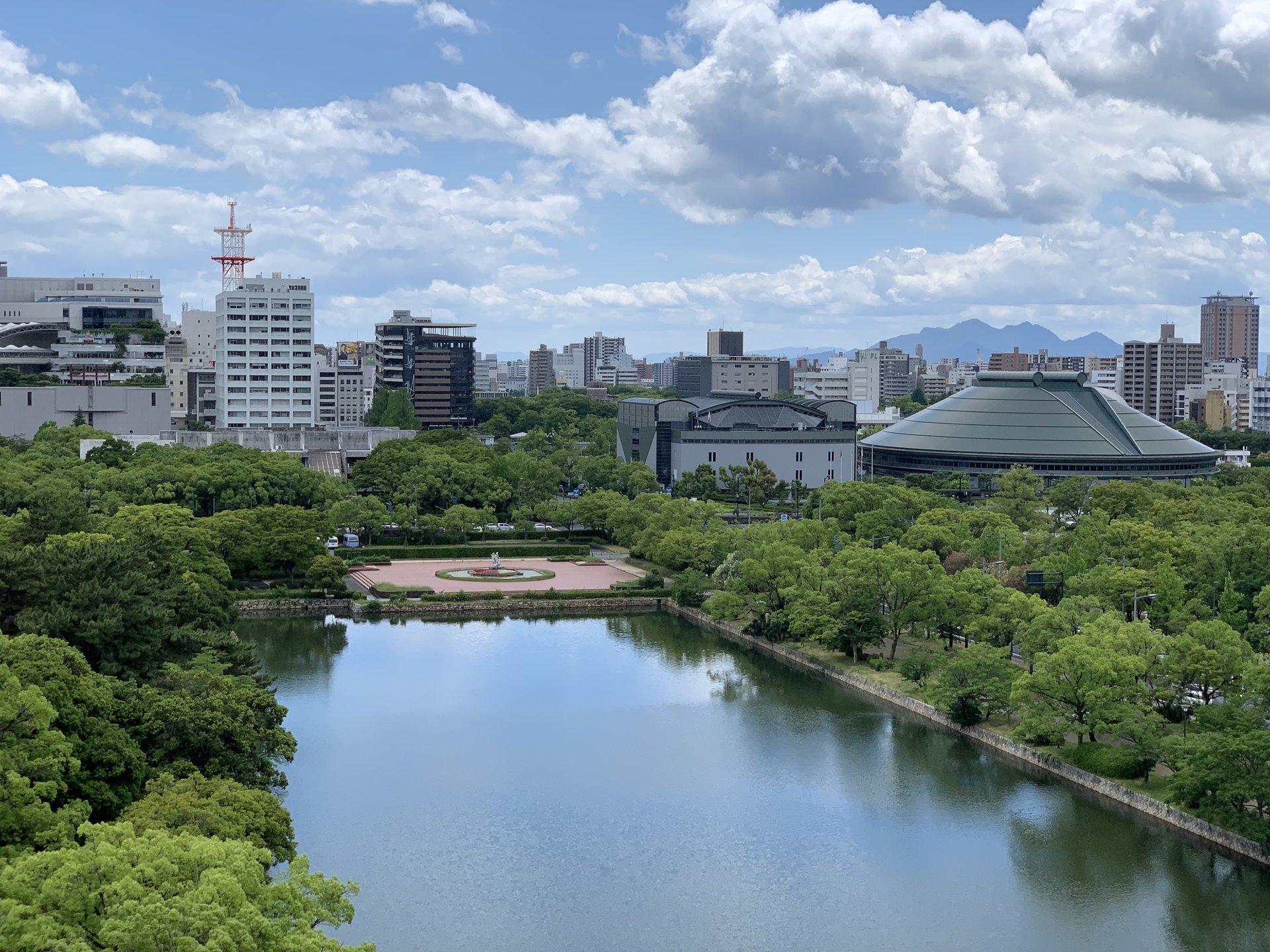 天守閣から眺める景色が最高‼天気のいい日は広島城へ♡おりづるタワーも見えるよ