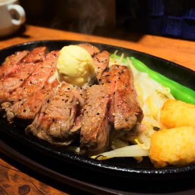 1ポンドのステーキハンバーグタケル 日本橋オタロード店