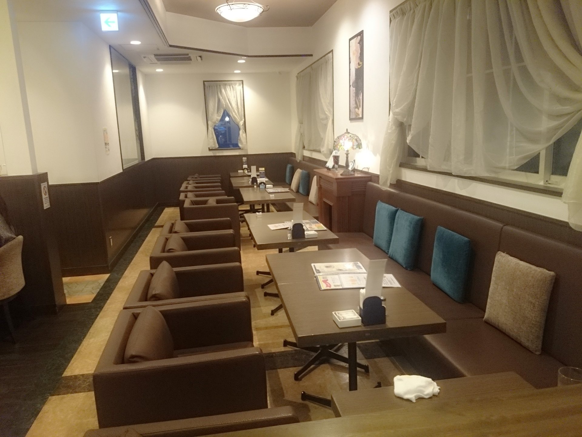 夏の夜デートならテラスが定番！横浜市のお洒落テラスつきカフェ☆wifi・雑誌・ソファーあり