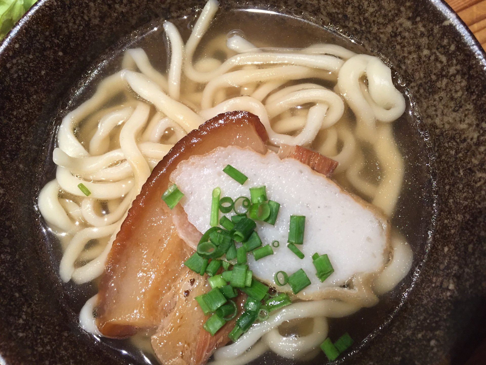 【丸の内でめんそーれ！】キッテにある沖縄料理やちむんで食べる絶品沖縄料理！