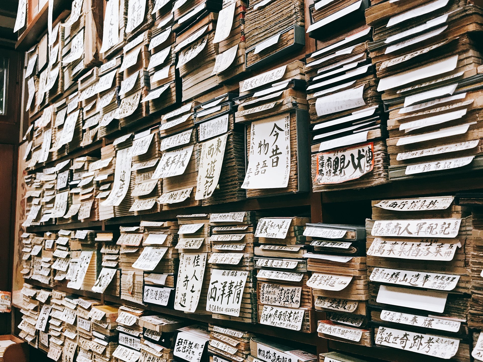 東京都内で変わったデートをしよう！
本のまち神保町で古書店めぐり。