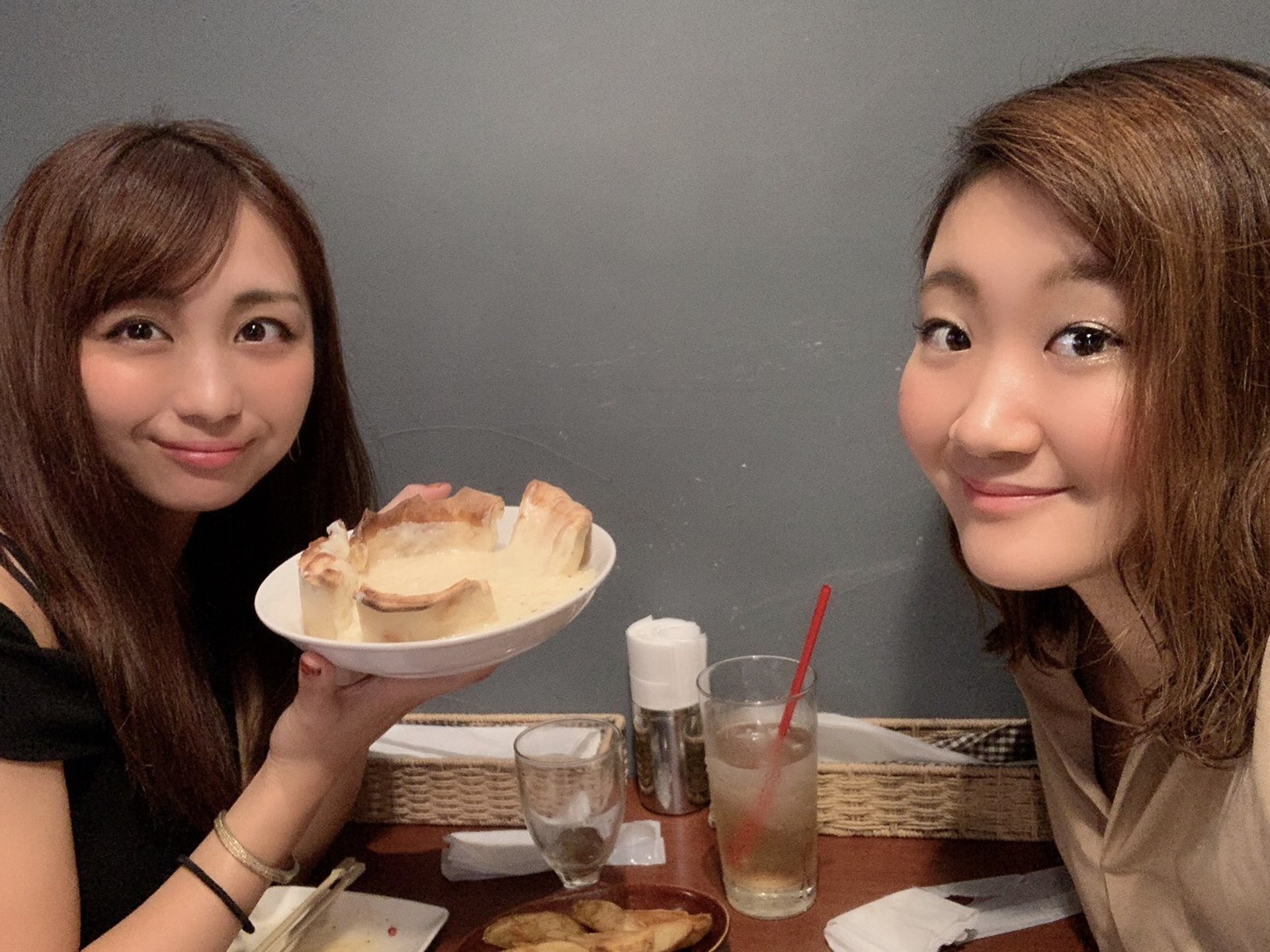 大阪梅田でビール女子会♡おしゃれなNU茶屋町でチーズ溢れるシカゴピザでサプライズバースデー♡