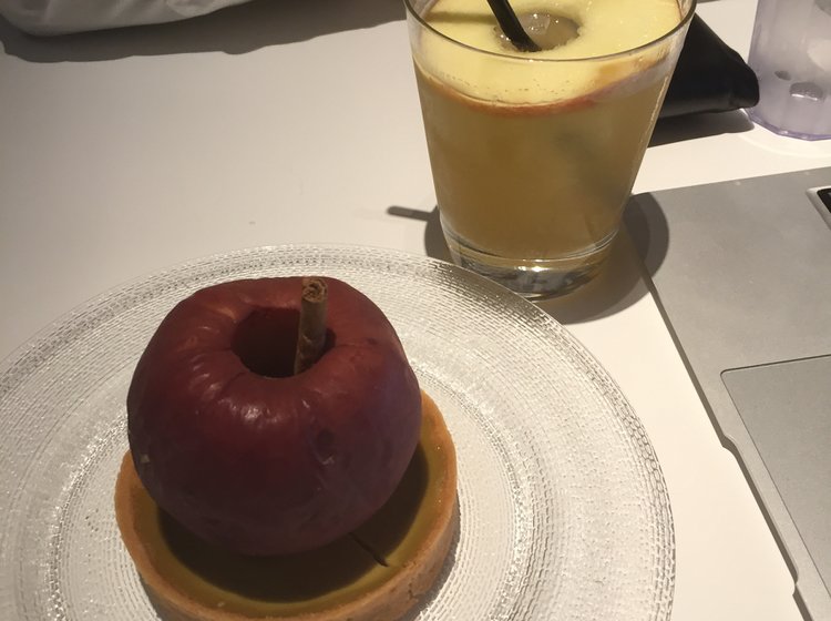 りんご好きにおすすめの丸っと1つ使用したりんごのケーキ 新宿にあるおすすめケーキのお店2選 Playlife プレイライフ