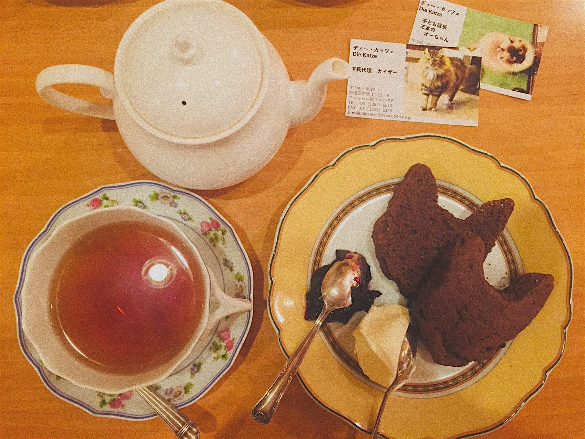 【東京・看板にゃんさま巡り】ネコ王族に会える喫茶店！紅茶＆ワイン専門店で癒しのティータイムを。