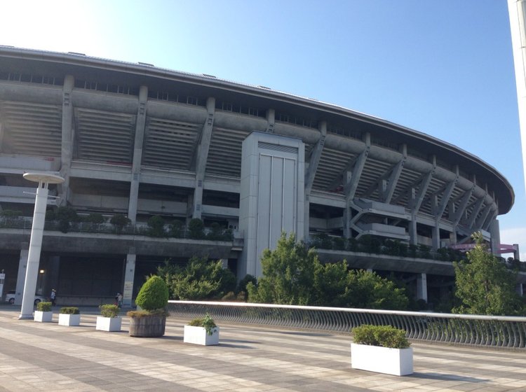 新横浜日産スタジアムに年中行けるプール スライダーからのラーメン博物館へ Playlife プレイライフ