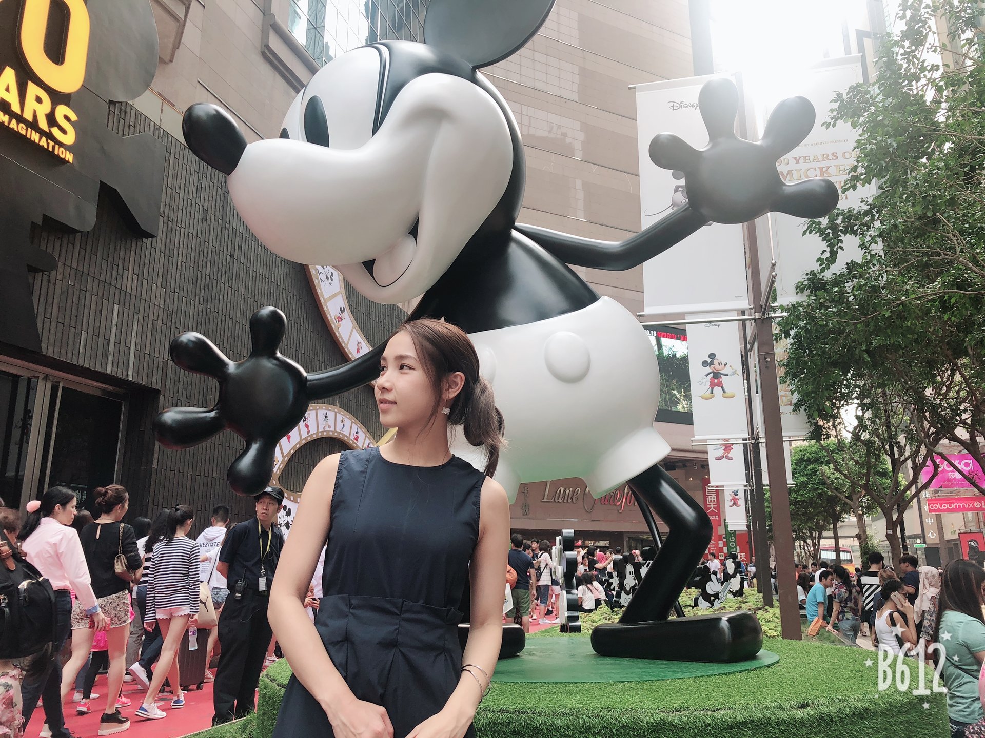 香港でミッキーマウス90周年祝い♡タイムズスクエアでミッキー大量発生⁈