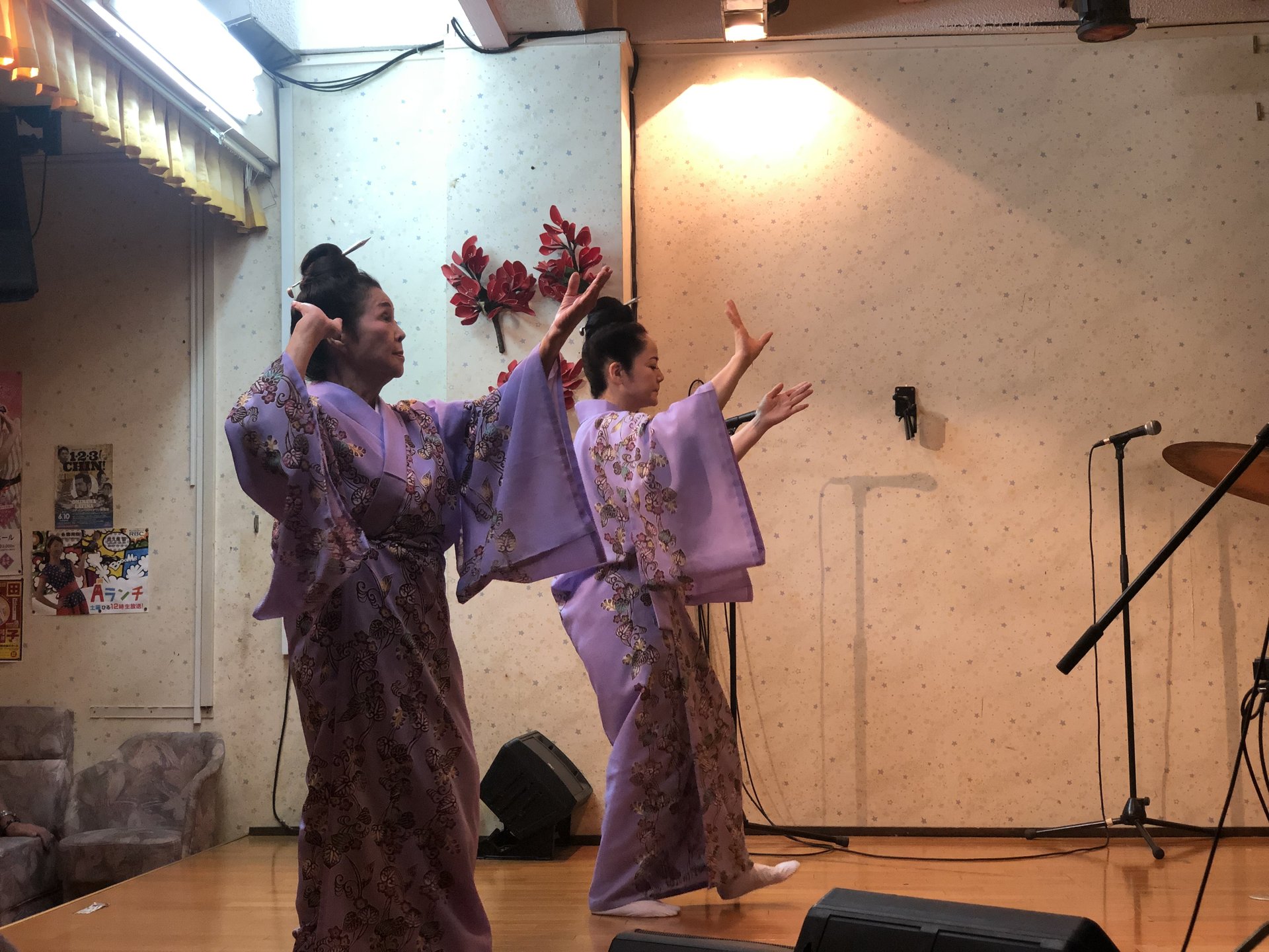 那覇で1番楽しかった夜「仲田幸子芸能館」沖縄国民アイドルの三線・歌に感動‼