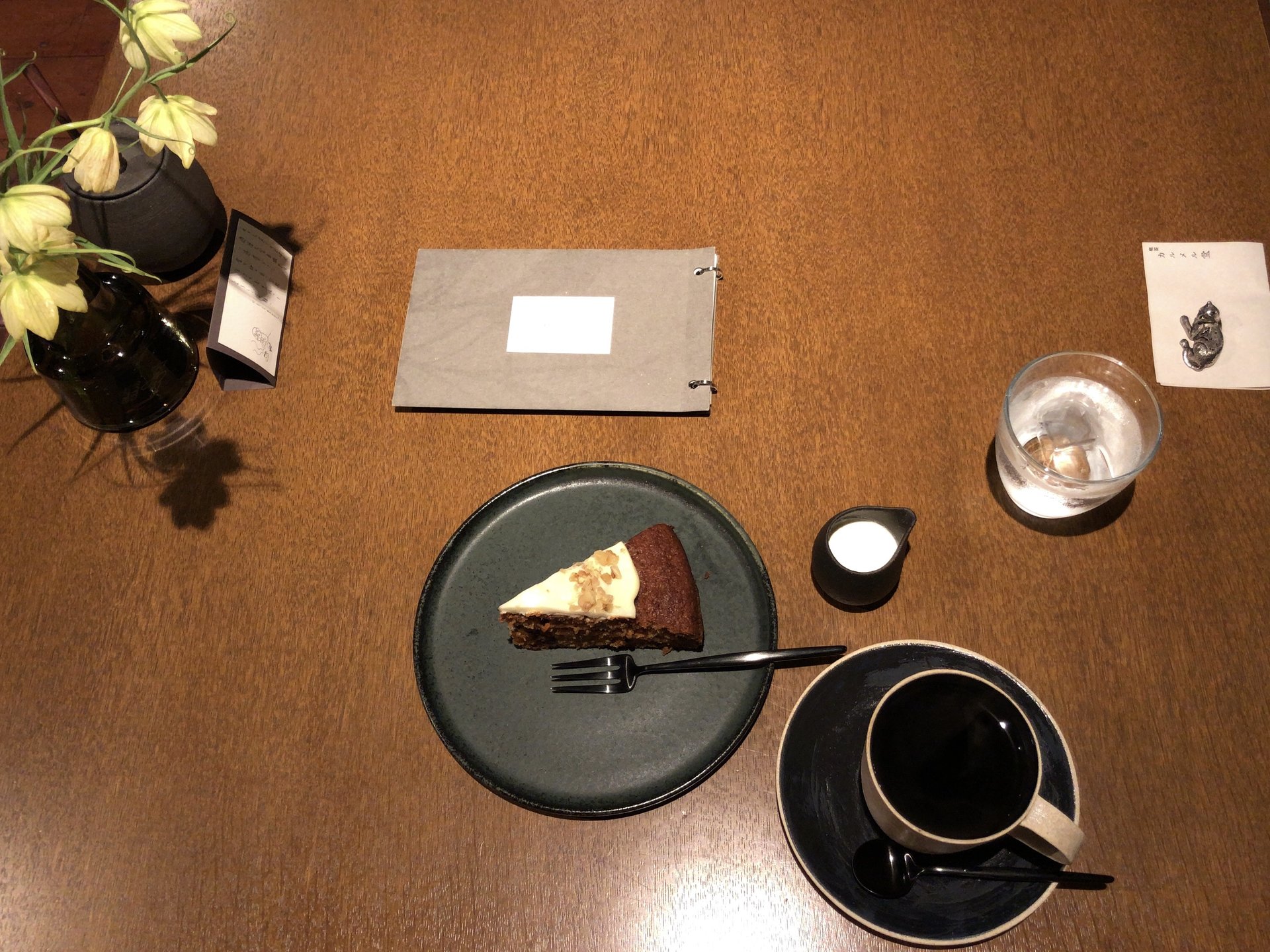 【札幌の街中にある隠れ家カフェ】レトロでシック。居心地が良すぎる「喫茶カルメル堂」
