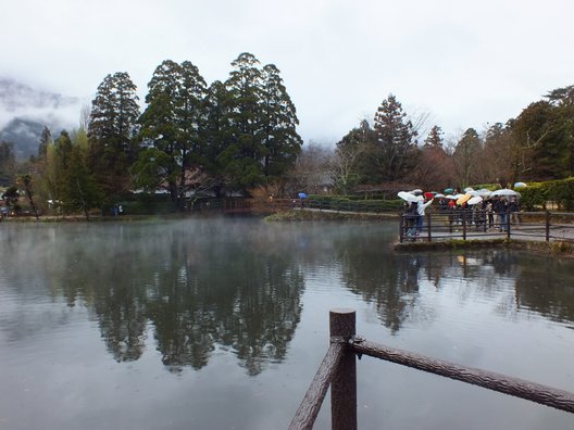 金鱗湖