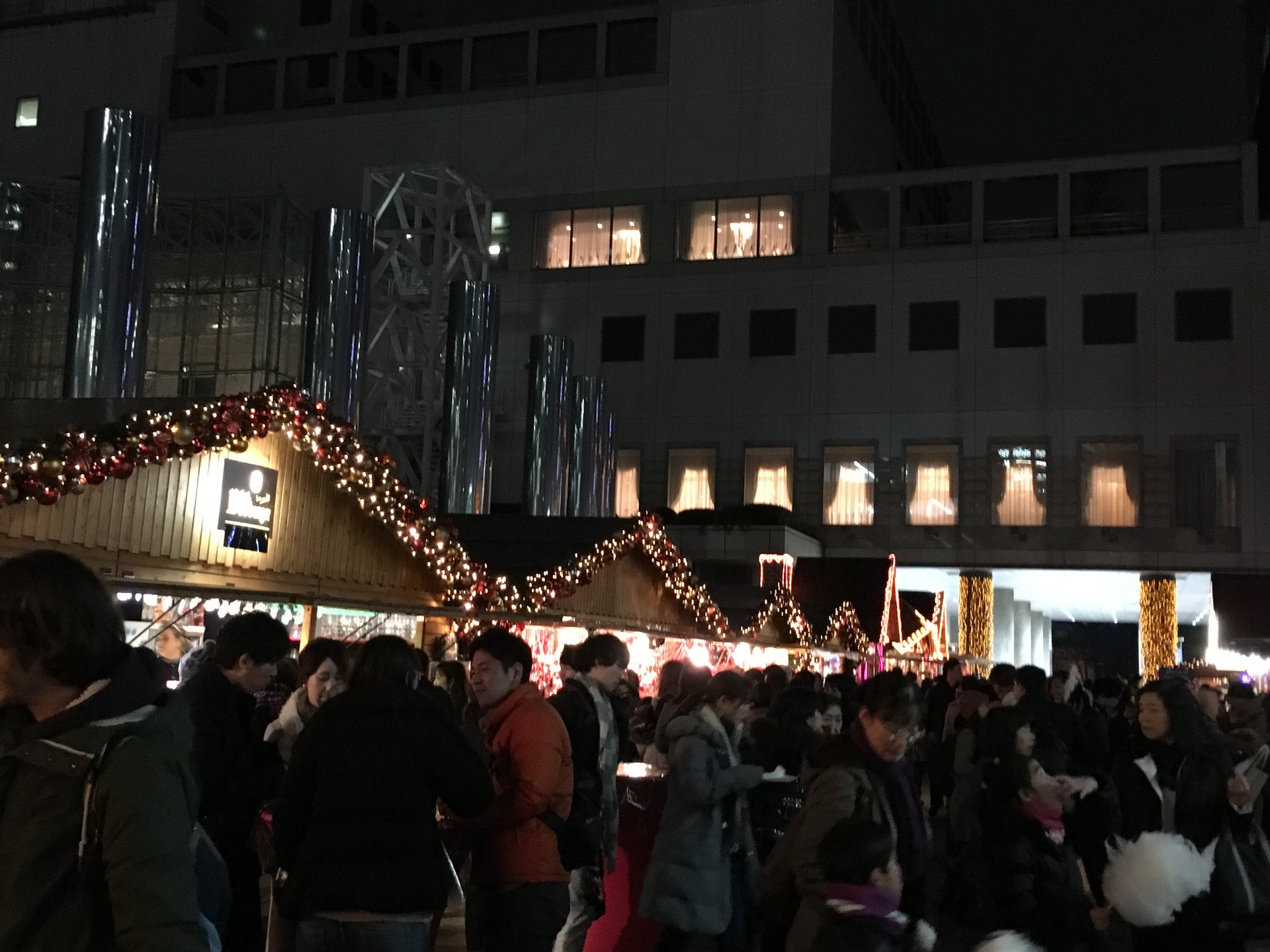 ドイツ発！大阪駅から徒歩15分圏内！出店で賑わうクリスマスマーケットへ☆