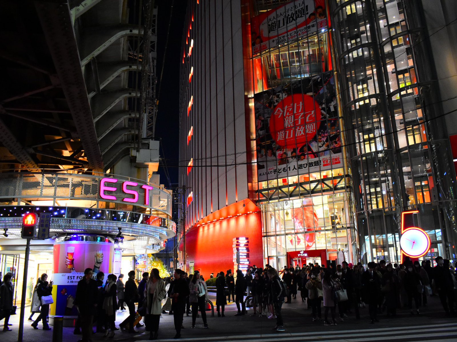 大阪梅田にエストフードホールがオープン 人気店に注目ラーメンも デートやお買い物とセットで楽しもう Playlife プレイライフ
