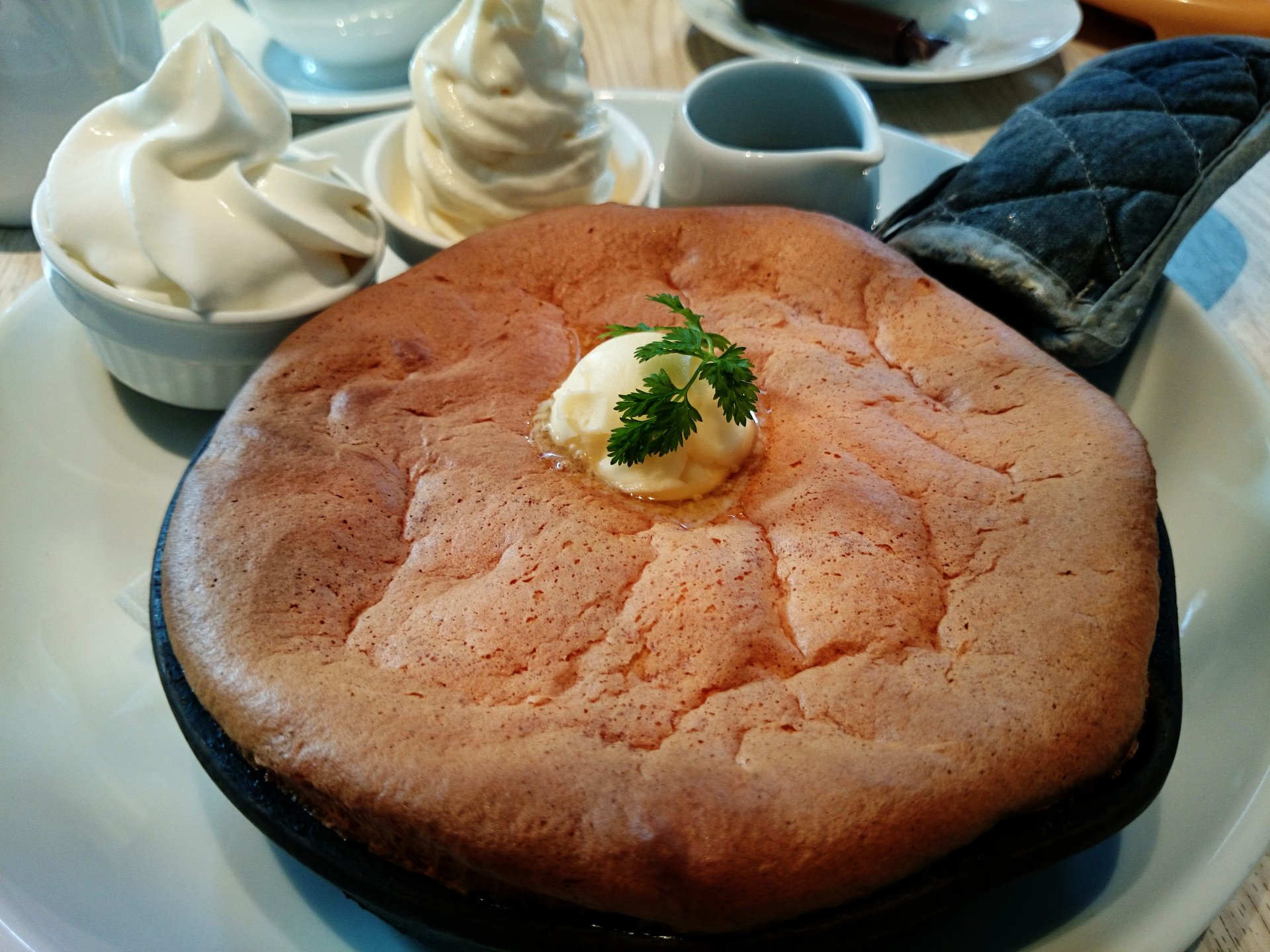 横浜朝活デート！お洒落なカフェで珍しいパンケーキを！横浜駅近穴場カフェ。