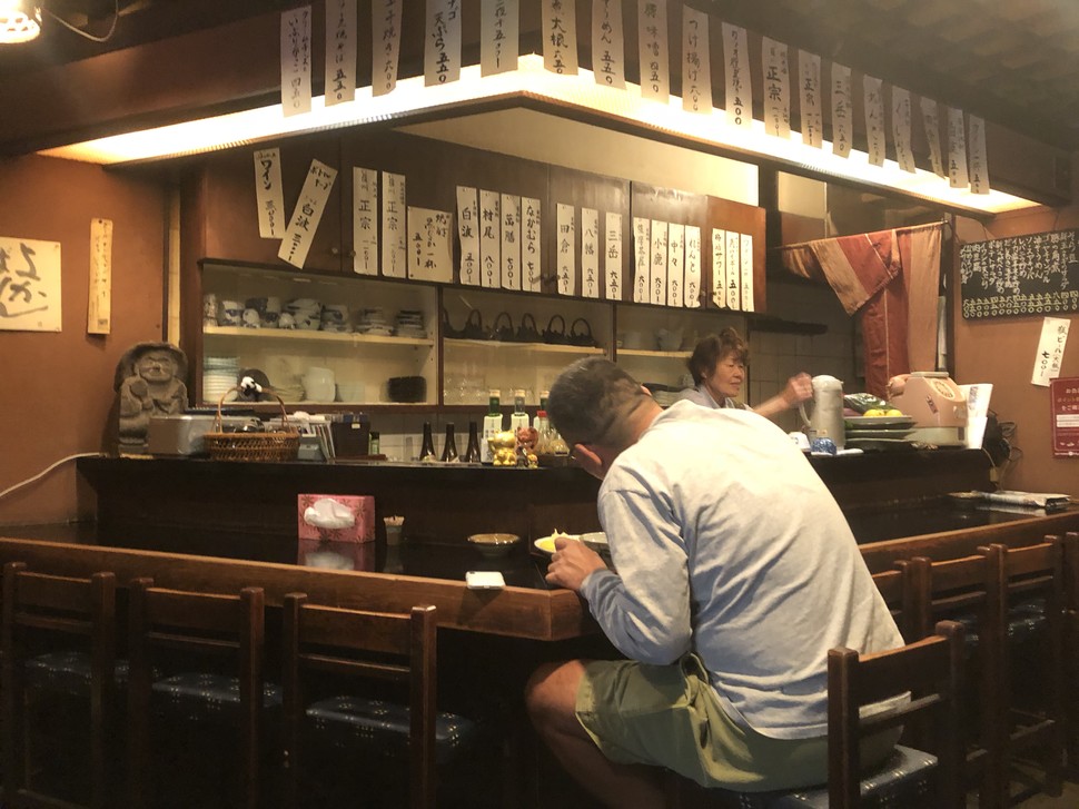 新宿 50歲的老牌地下工作人員 由一對老年夫婦經營的 大分desu 的薩摩美食午餐 Playlife 玩生活