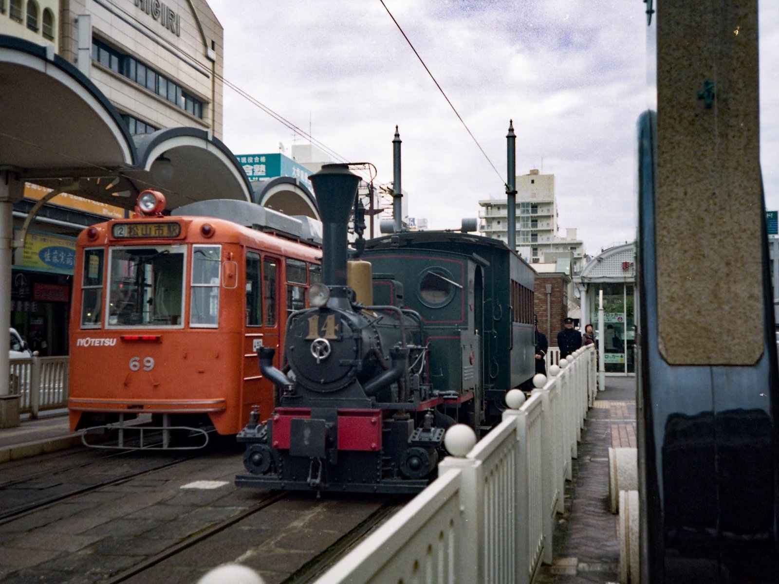 松山市駅前駅