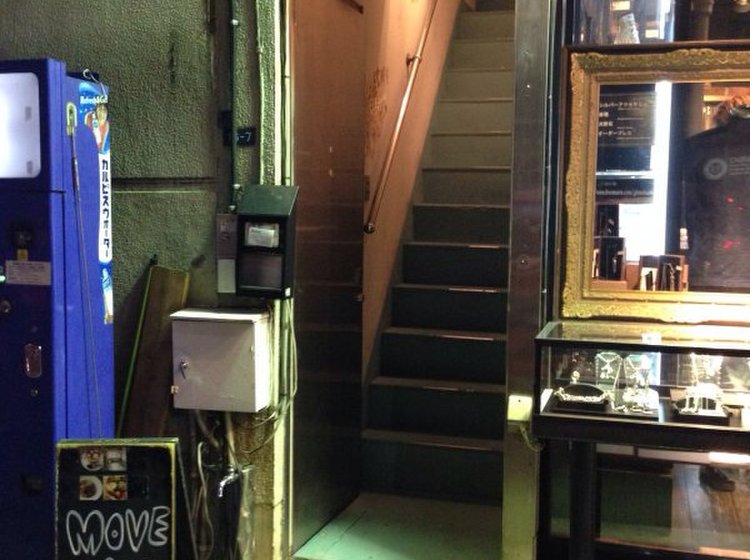 隠れ家のような新宿三丁目のおすすめおしゃれカフェ3選 Playlife プレイライフ