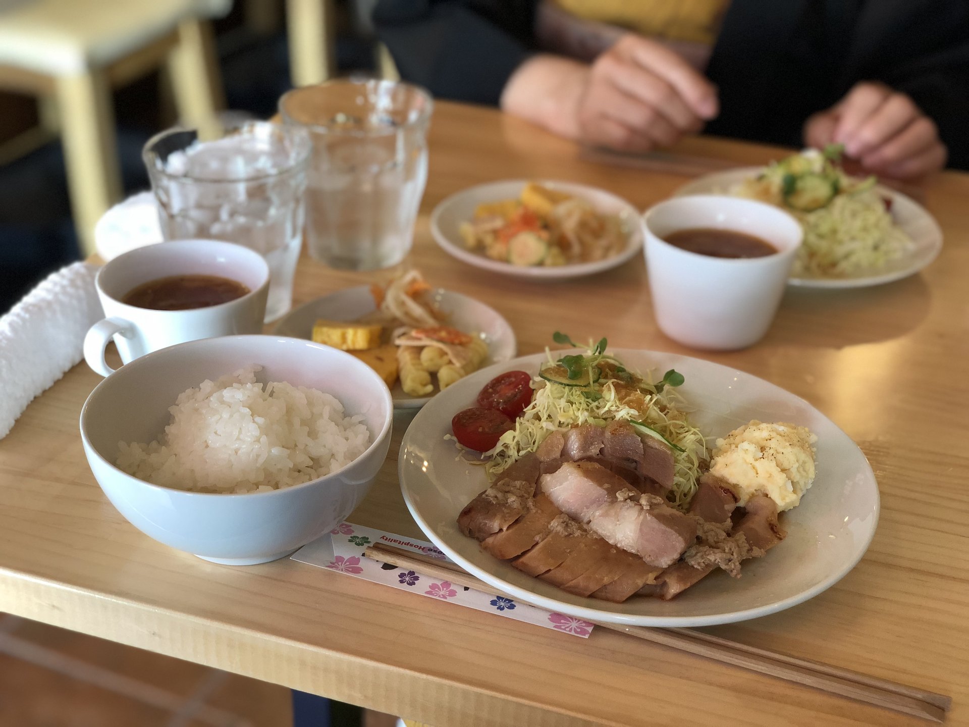 1,000円以下おすすめカフェランチ♡船橋のワインバルで三元豚