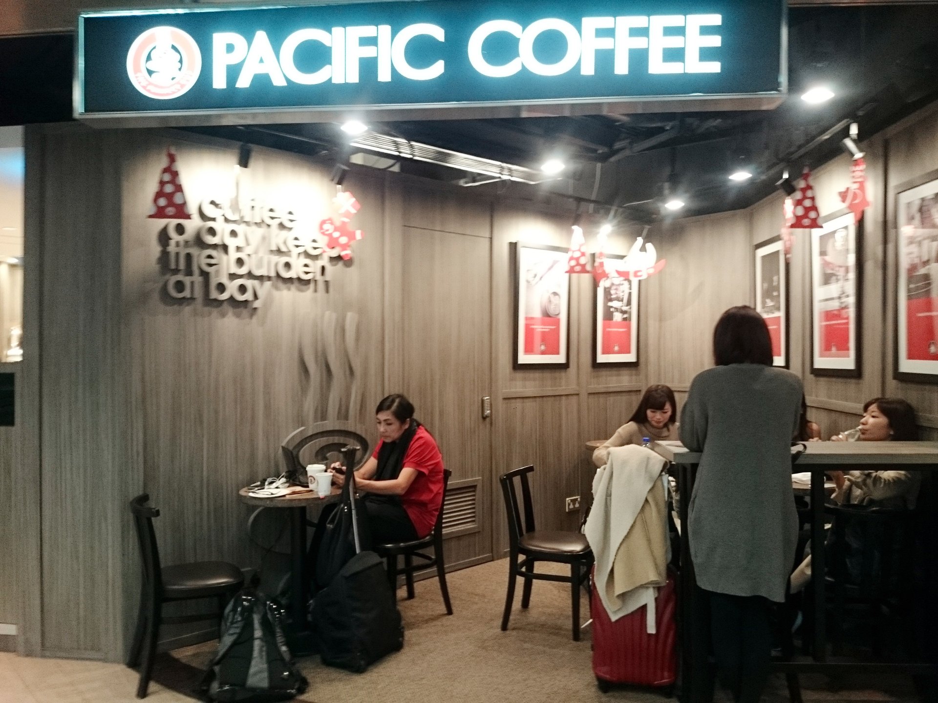 香港経由でマカオ旅。 香港空港でトランジットの時に便利な美味しいカフェ&レストランまとめ