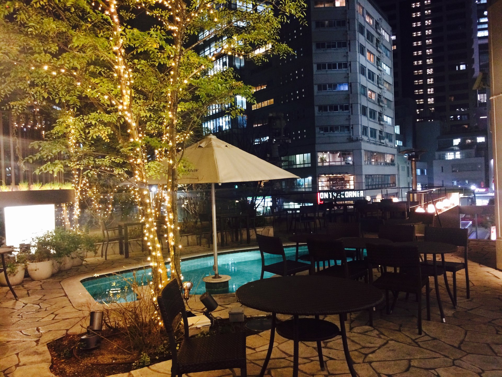 渋谷でプールがあるおしゃれな場所でディナーしちゃおう♪【347cafe】