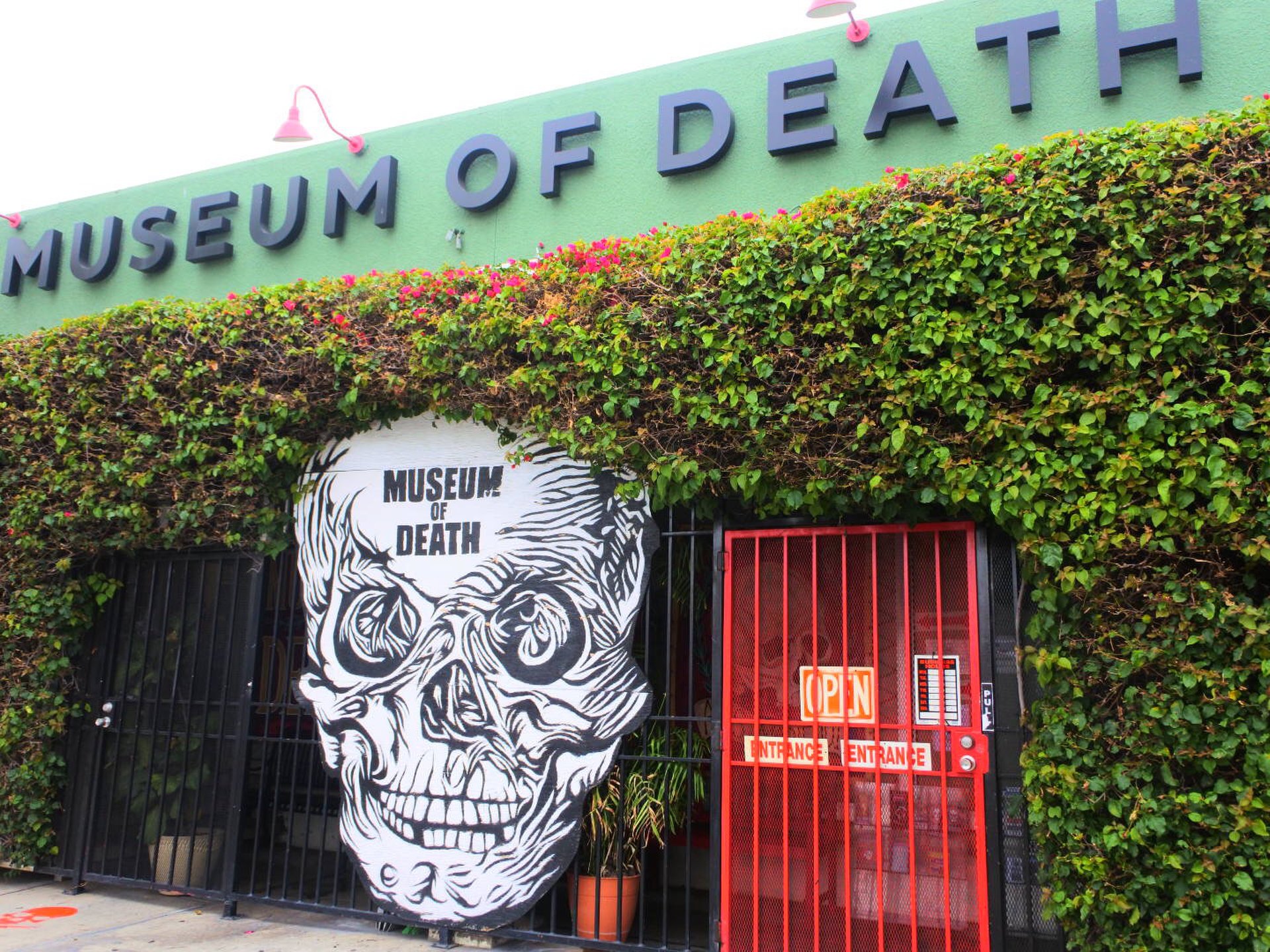 初めてのLA旅行記 ハリウッドで定番人気のチャイニーズシアターの後はちょっぴりディープな死の博物館へ