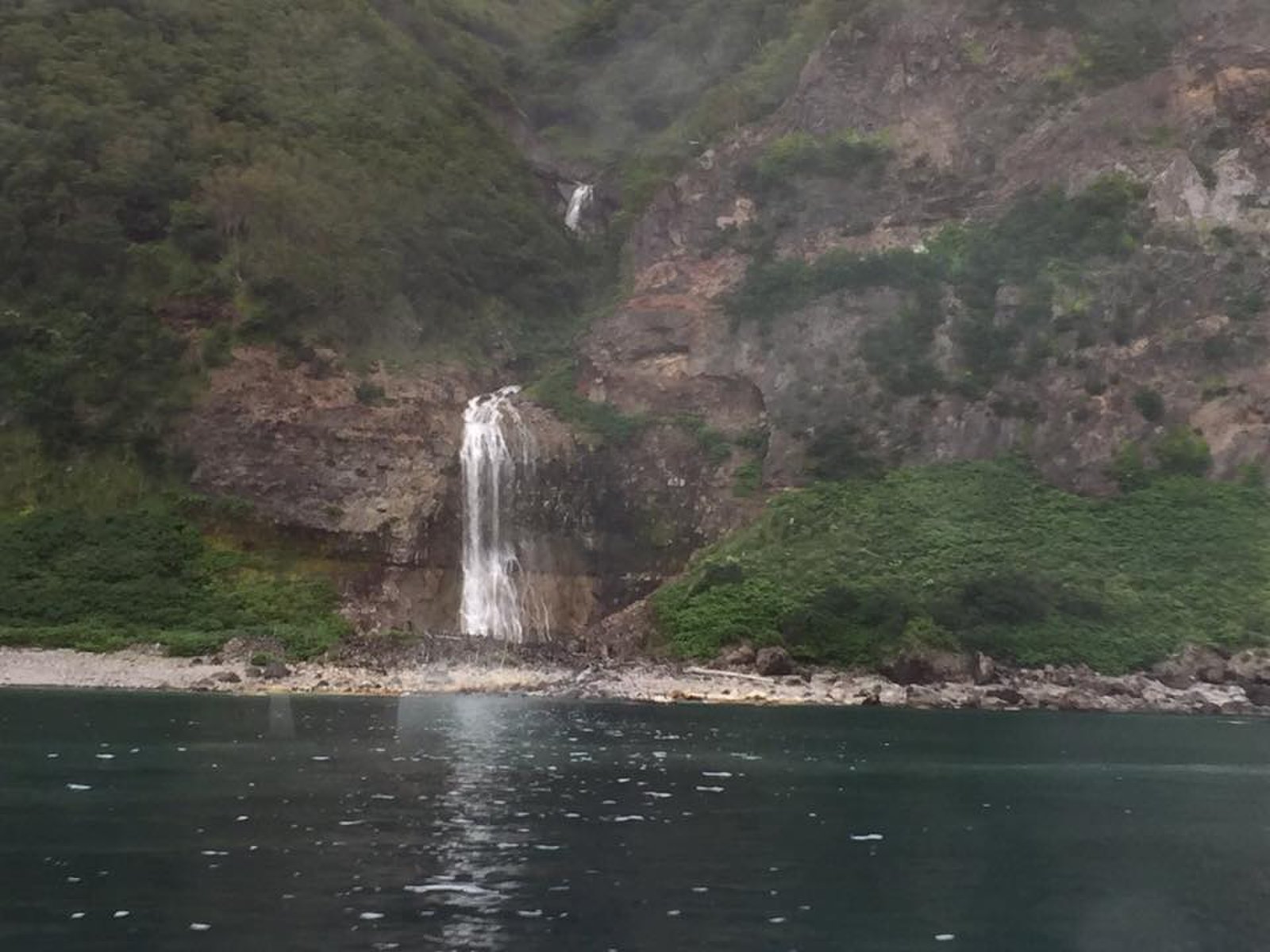 カムイワッカ湯の滝