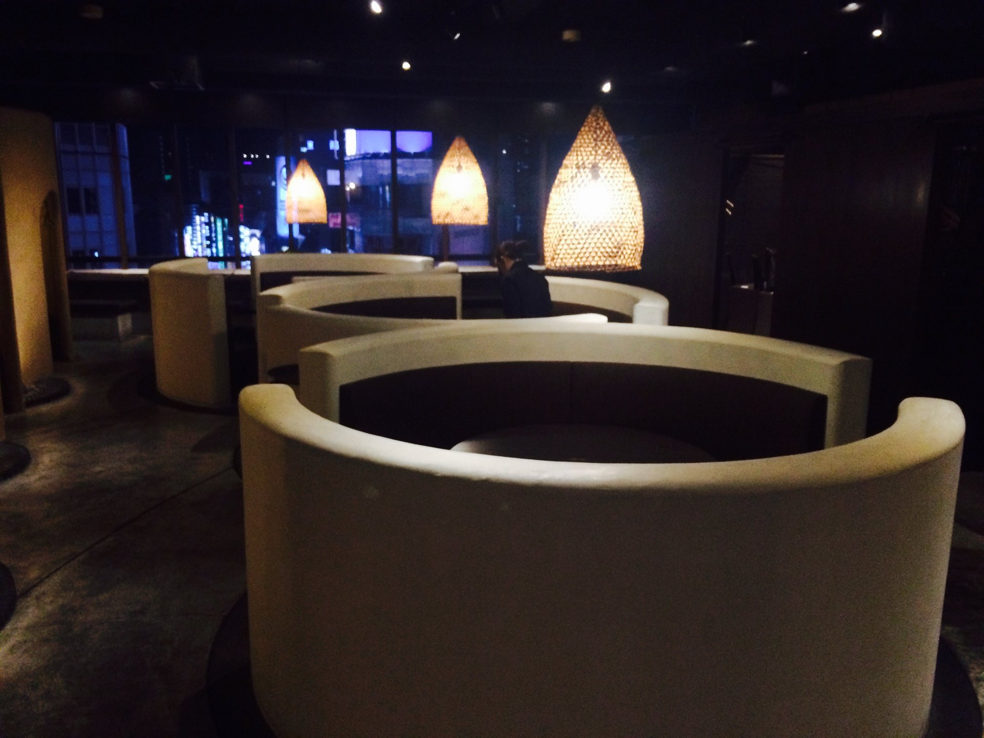 【新宿おすすめ個室ありのオシャレ居酒屋】カップルシートはもちろん、かまくら個室やゆったりソファーも！
