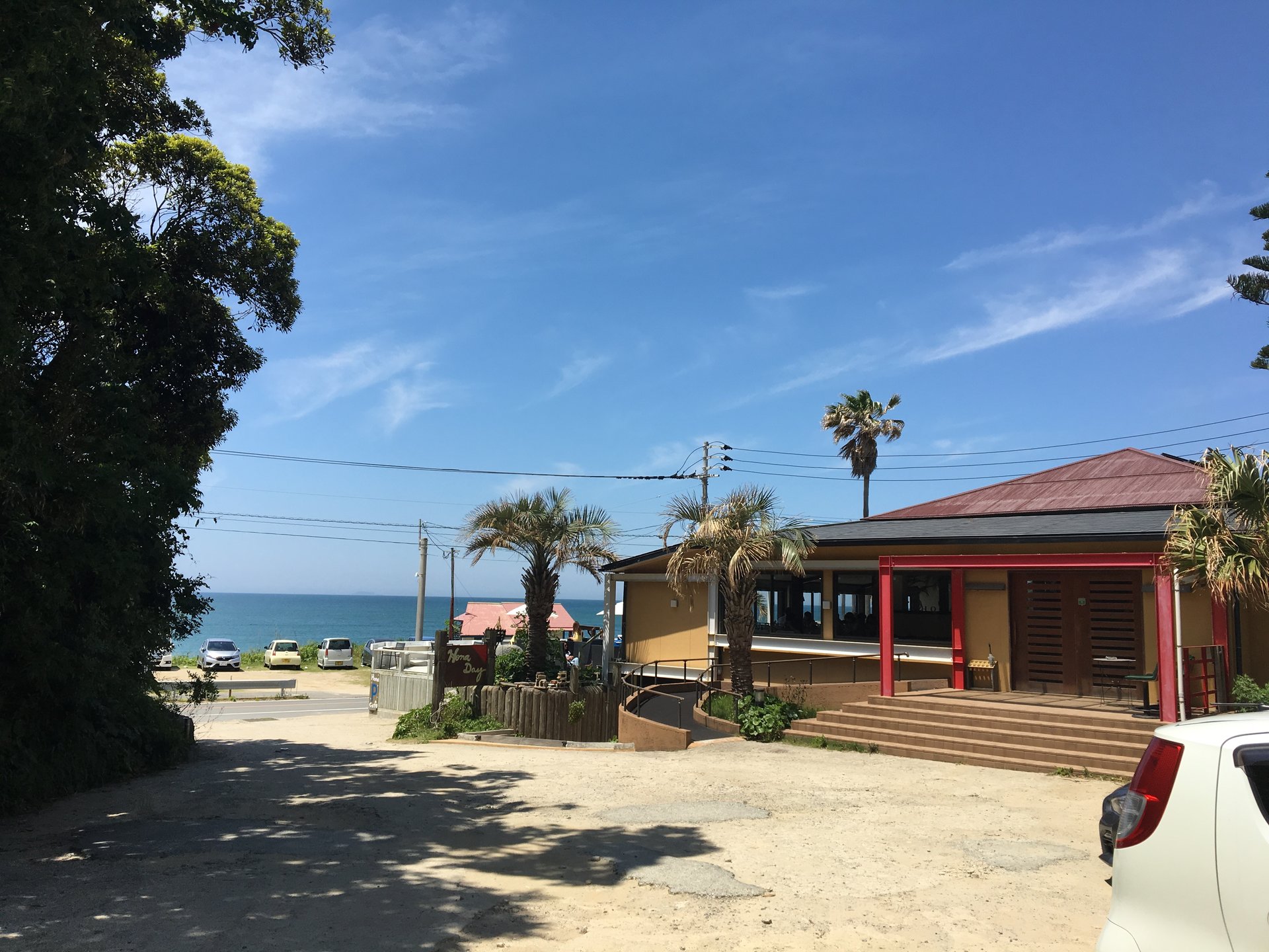 糸島の青い海を眺めながらリゾート気分が味わえる【Hona Cafe 】パンケーキも女子に人気♡
