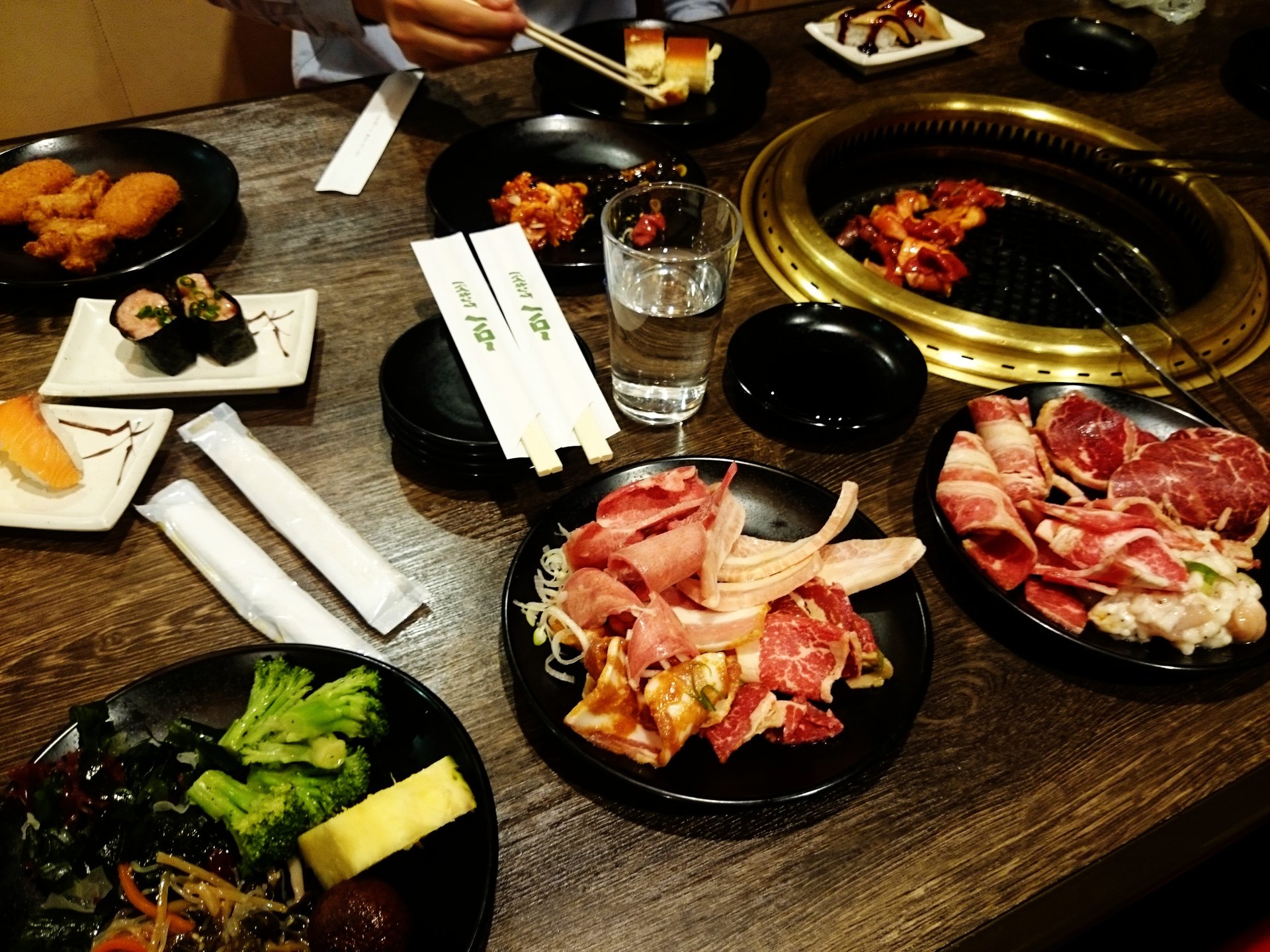 【学生必見！】多摩動付近の安くて美味しい食べ放題！2000円で焼き肉、お寿司、デザート盛り沢山！