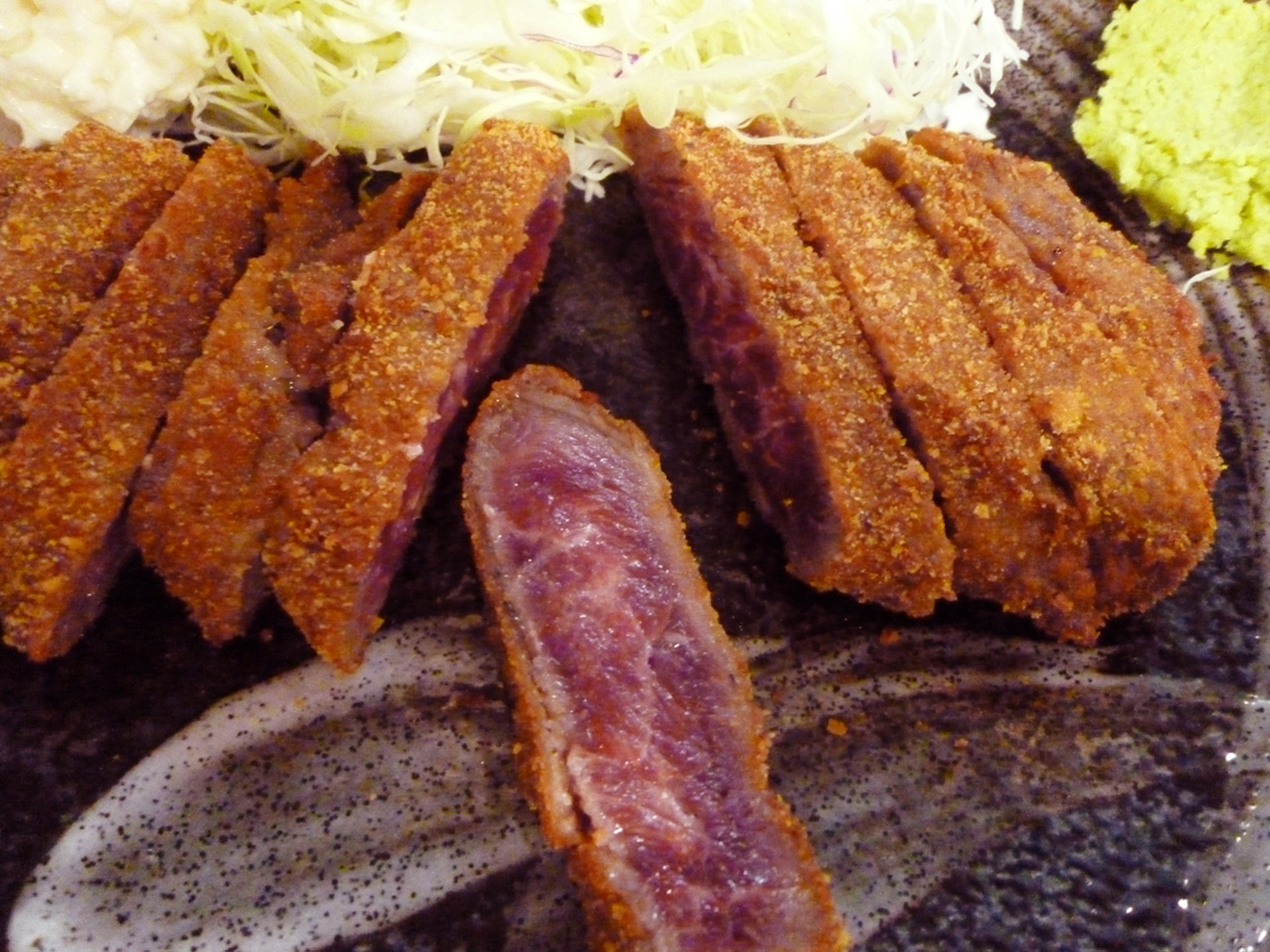 【東京のおすすめ牛カツ屋7選】お肉の旨みが人気なお店を厳選