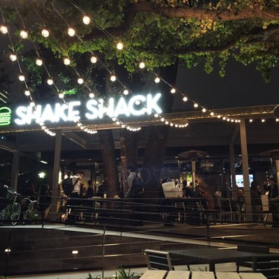 SHAKE SHACK 外苑いちょう並木店（シェイクシャック）